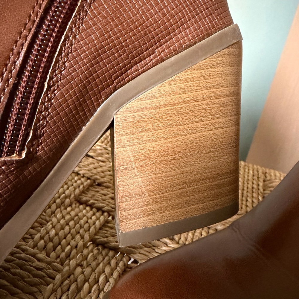 Universal Thread Ankle Booties, EUC - Picture 12 of 15
